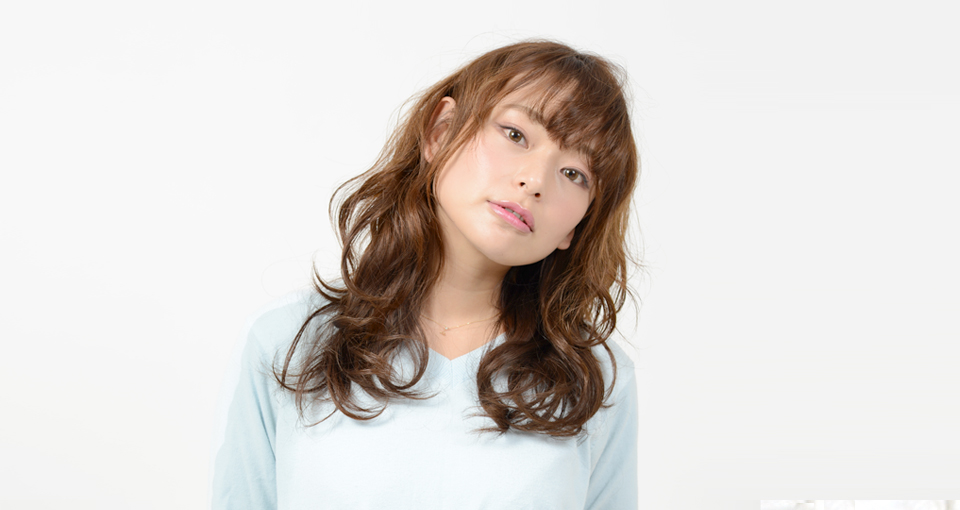 リラクシーなほつれウェーブ&フリンジバングスタイル