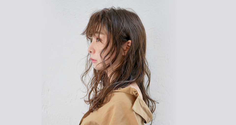 うざバングが可愛いロングスタイル