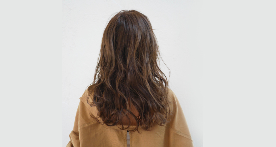うざバングが可愛いロングスタイル