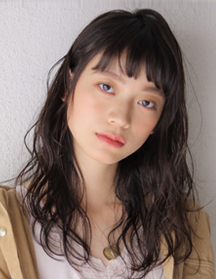 ワイドバングが可愛いウェーブロング