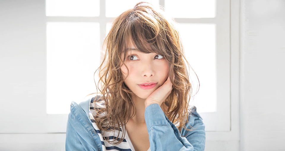 大人可愛い外ハネミディ