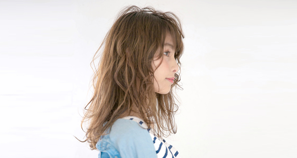 大人可愛い外ハネミディ