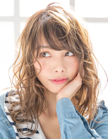 大人可愛い外ハネミディ