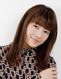 厚めバング黒髪ストレート