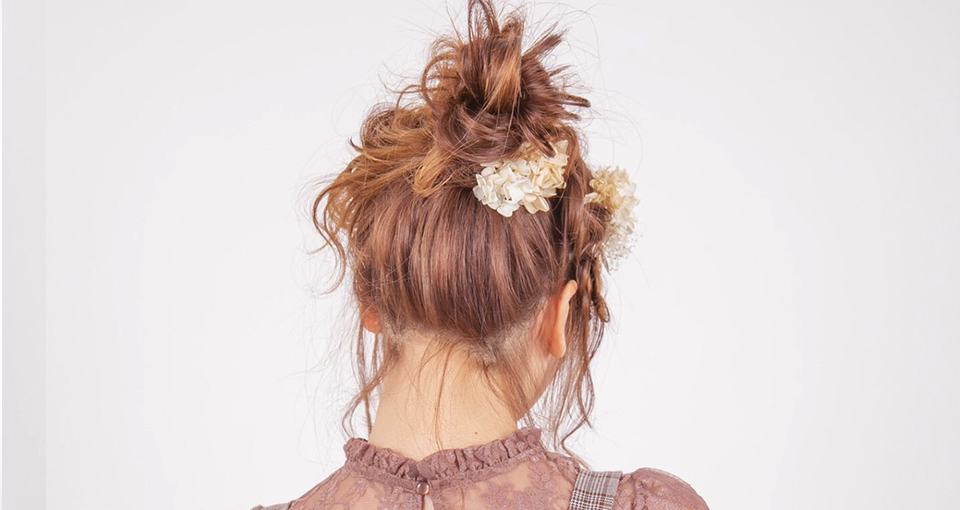 華やかお花のアップヘアアレンジ