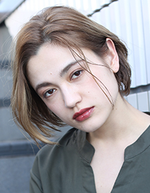 大人可愛い前下がりショートボブ