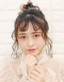 おくれ毛がキュートなドーリィアップ