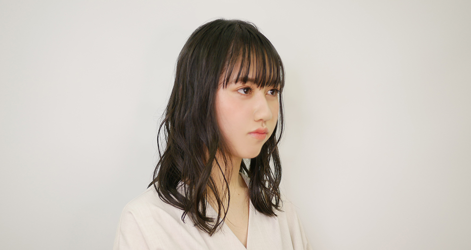 黒髪ゆるふわセミロング