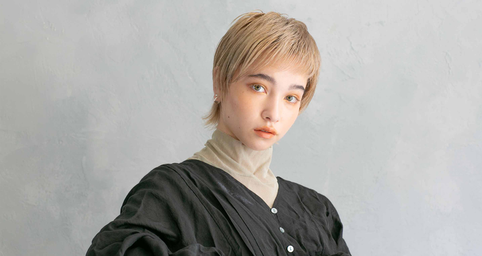 フェミニンハイトーンショート